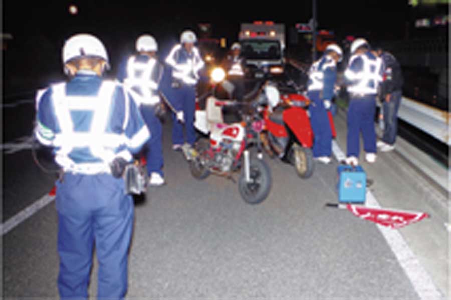 暴走族に対する取締り(画像:警察庁)