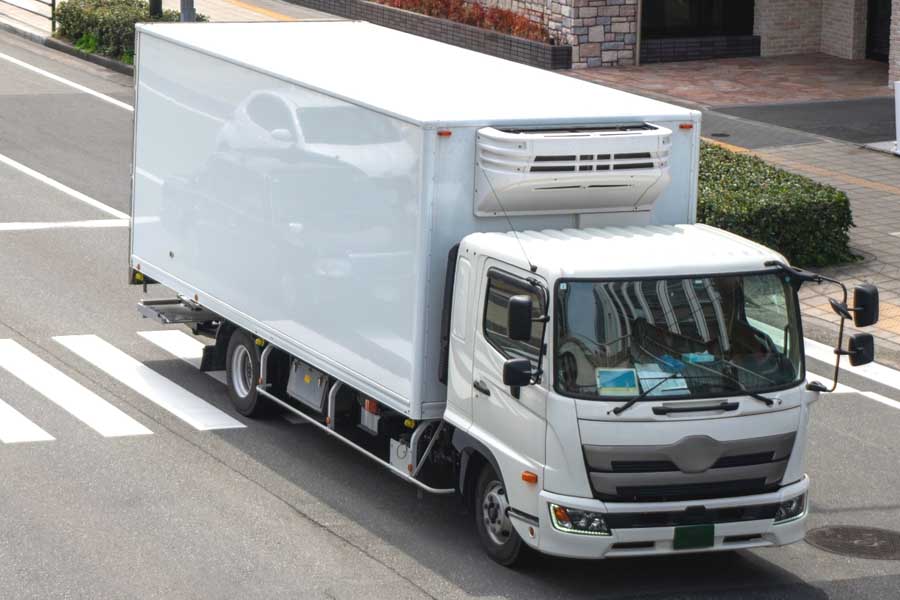 トラック（画像：写真AC）