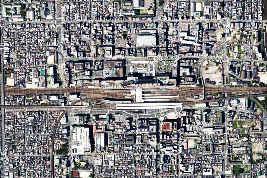 現在の「京都駅」周辺の航空写真（画像：国土地理院）