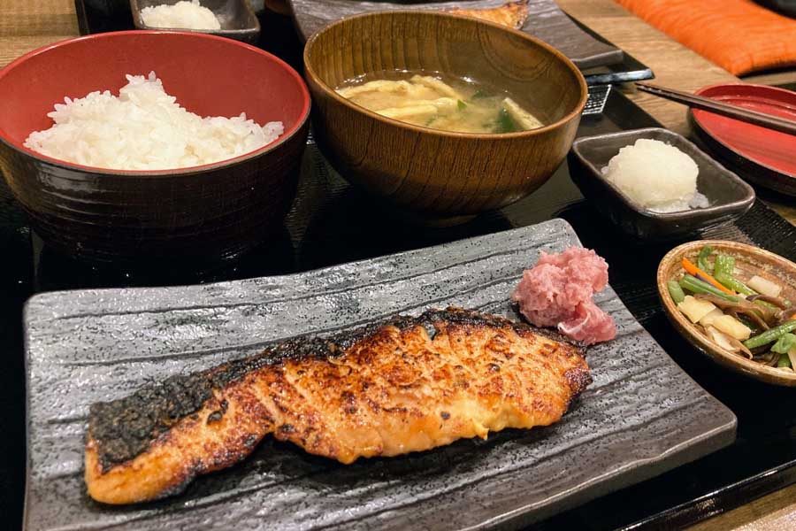 外食イメージ（画像：写真AC）