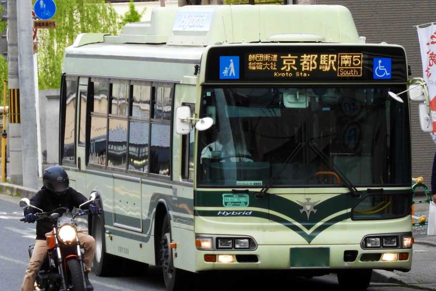 路線バス（画像：写真AC）