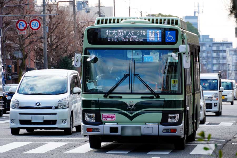 路線バス（画像：写真AC）