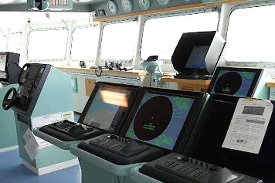 船のブリッジ（画像：プリンス海運）