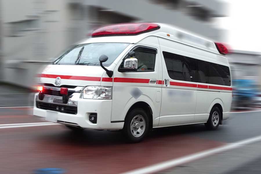 出動する救急車（画像：写真AC）