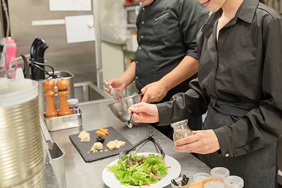 ファミレスのイメージ(画像:写真AC)