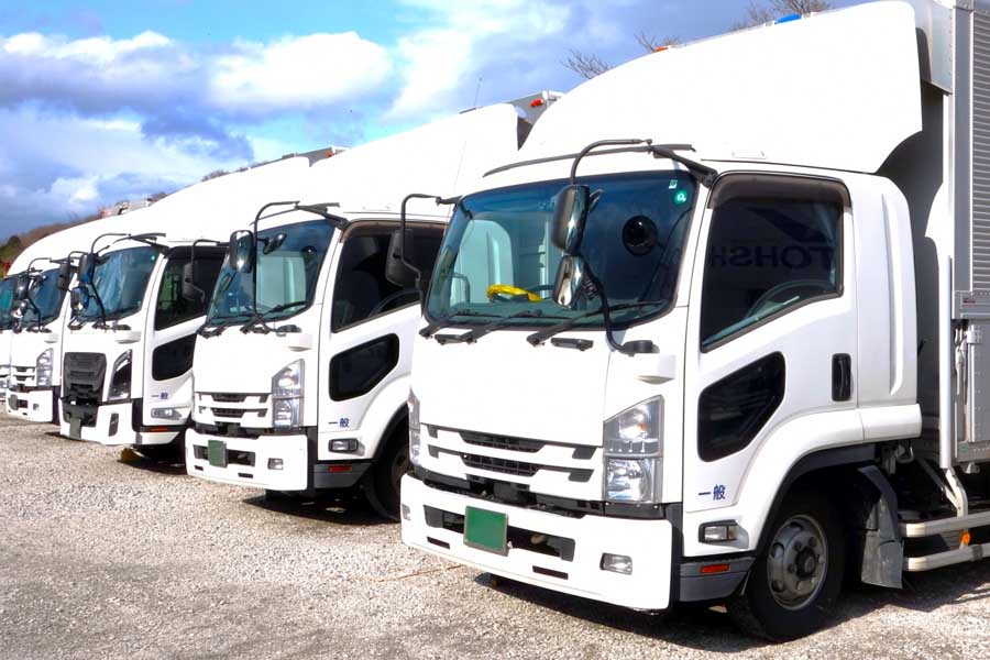 物流トラック（画像：写真AC）