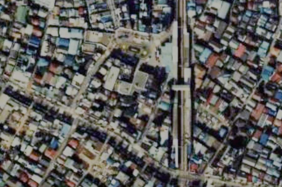 1985年の十条駅西口（画像：国土地理院）
