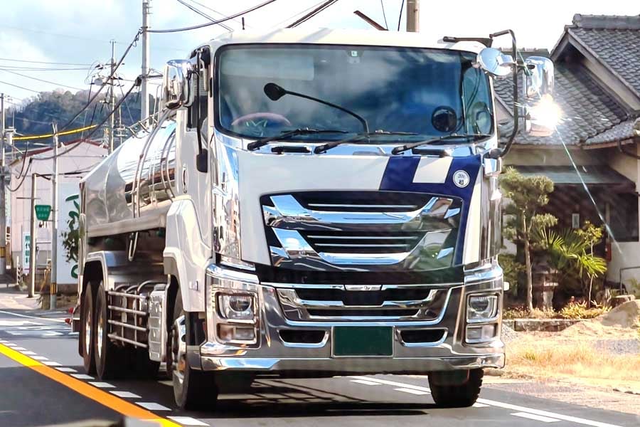 トラック（画像：写真AC）