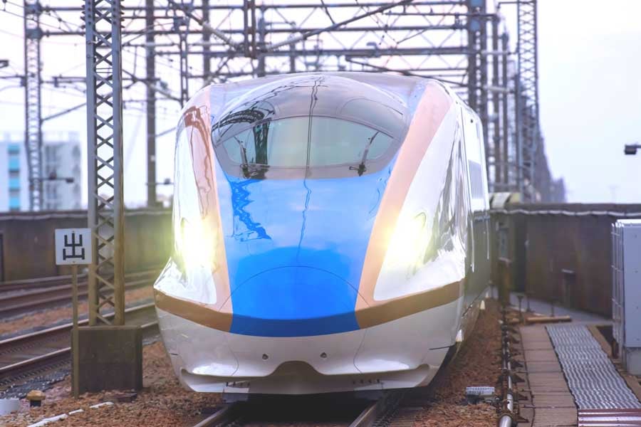 北陸新幹線（画像：写真AC）