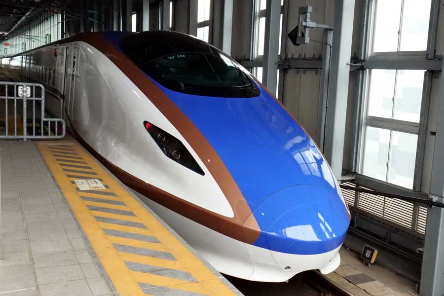 北陸新幹線（画像：写真AC）