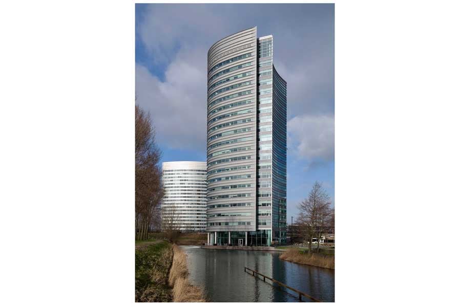 本社が入るオランダ・ズイドタワー。設計は米国の建築事務所コーン・ペダーソン・フォックス・アソシエイツによるもの（画像：Choinowski）