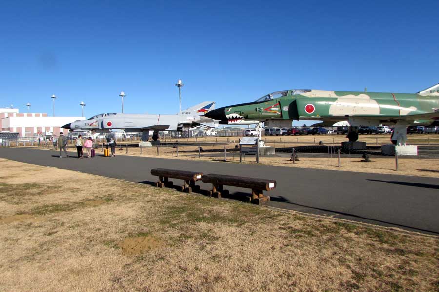 併設の公園に展示されている航空自衛隊の飛行機（画像：菅原康晴）