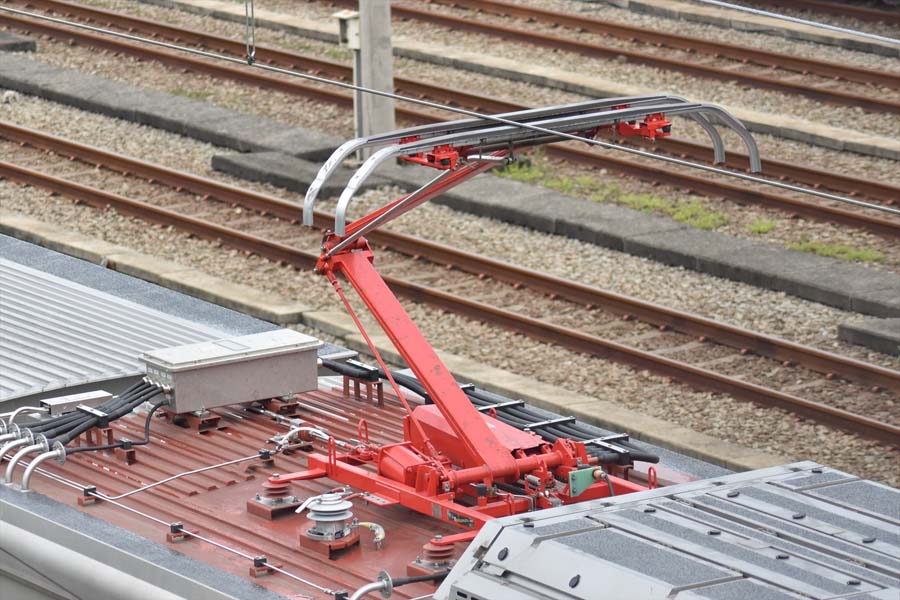 永貴東洋製のバネ上昇式パンタグラフ（CRRCの標準仕様は空気上昇式）（画像：高木聡）