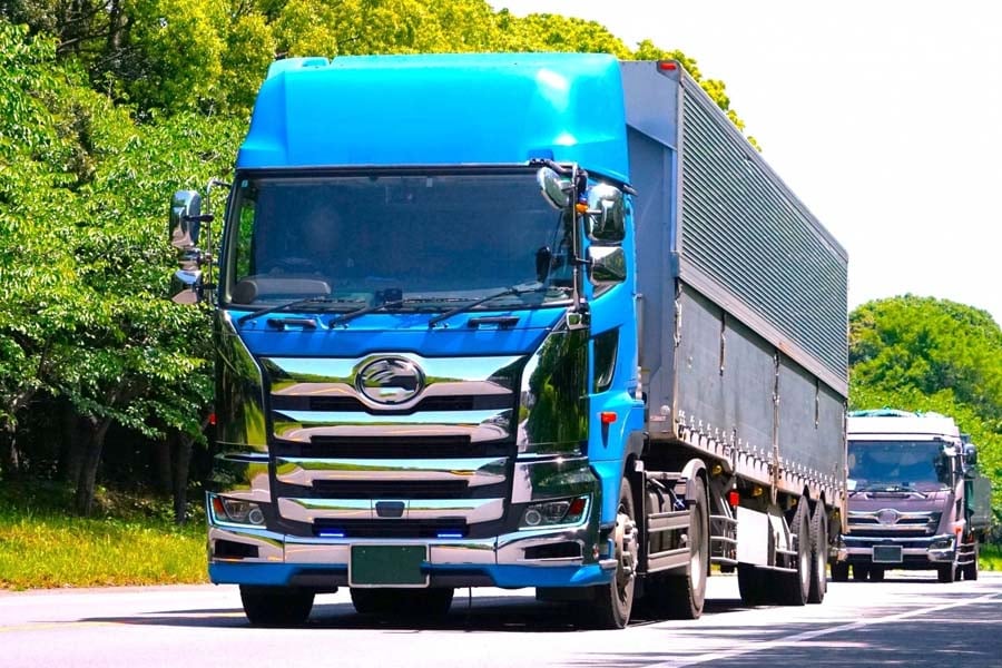 物流トラック（画像：写真AC）