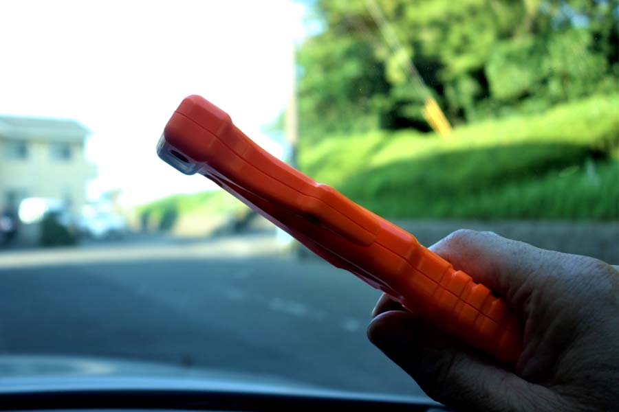 水没や事故時に活躍する緊急脱出用ハンマー（画像：写真AC）