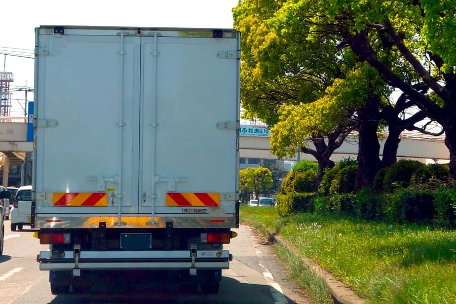 物流トラック（画像：写真AC）