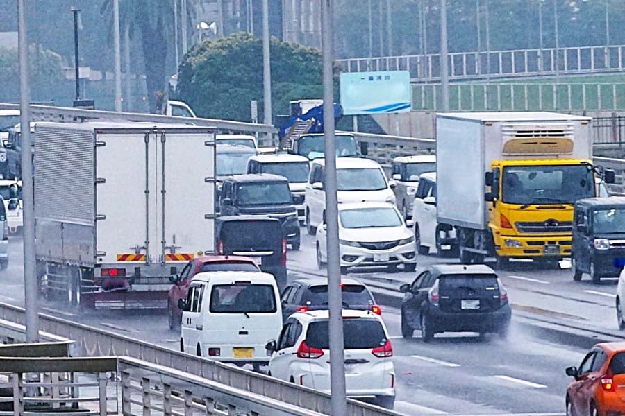 物流トラック（画像：写真AC）