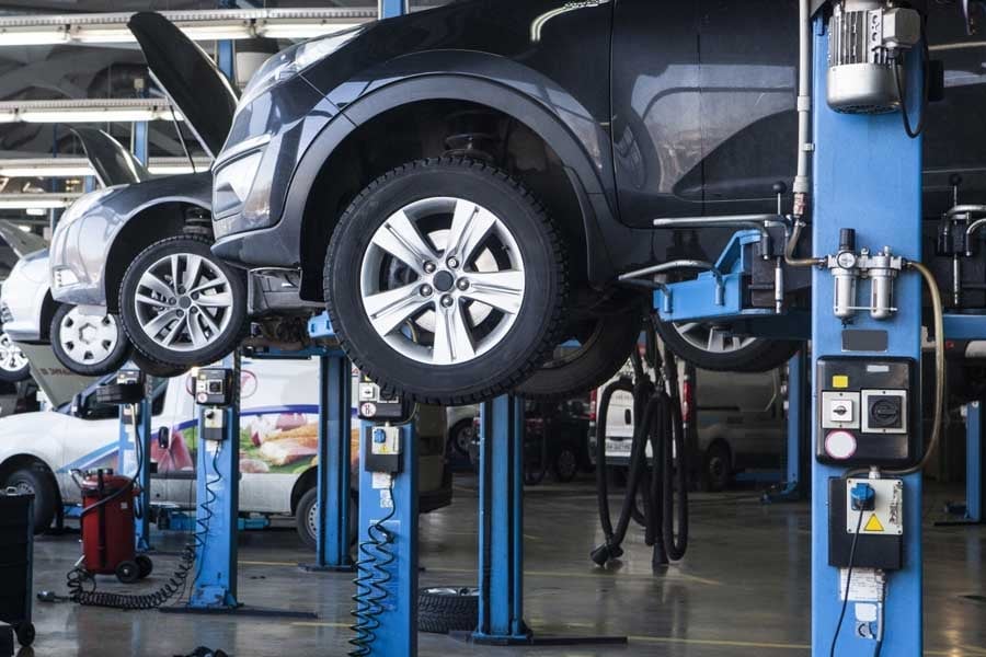 自動車ディーラーのイメージ(画像:写真AC)