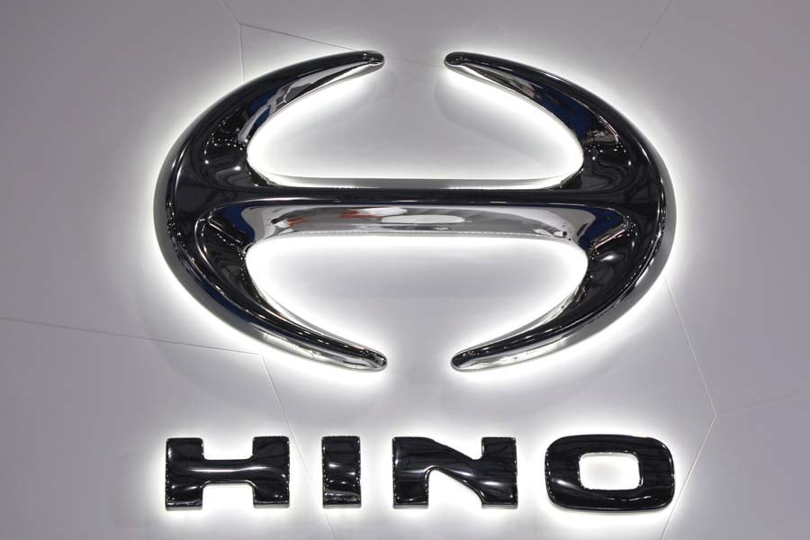 日野自動車のロゴ（画像：時事）