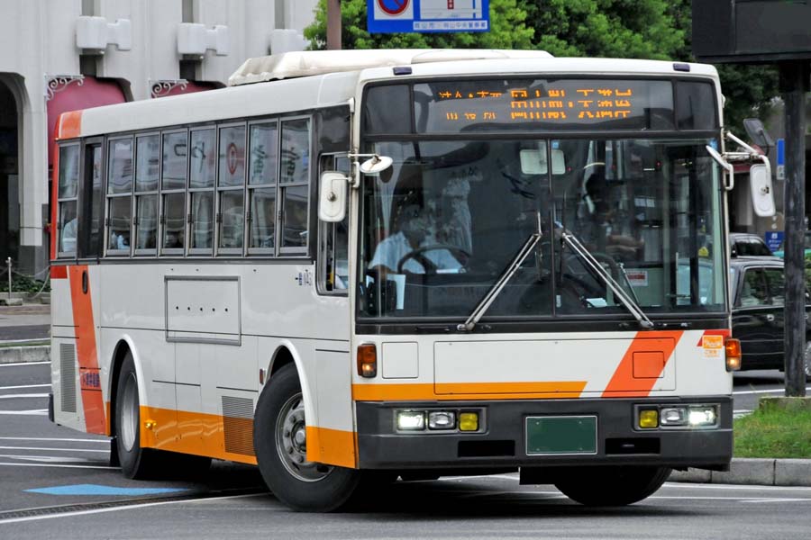 路線バス（画像：写真AC）