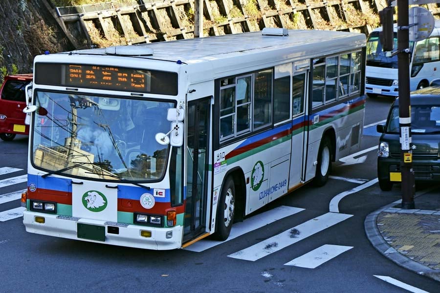 路線バス（画像：写真AC）