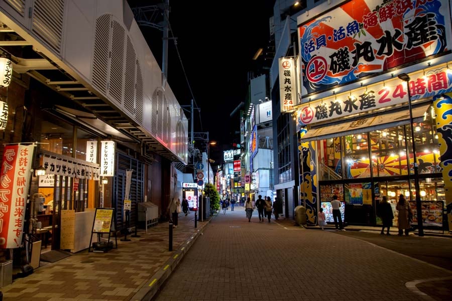 神田駅前（画像：写真AC）