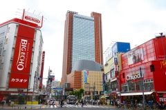 なぜ東京・三軒茶屋は「没個性な街」を回避できたのか？ 27階タワーと元闇市が共存する奇跡の再開発、その住民参加の全貌とは