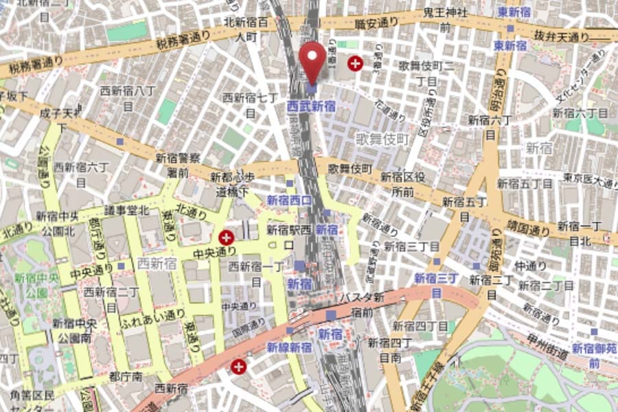 新宿駅と西武新宿駅の位置関係（画像：OpenStreetMap）
