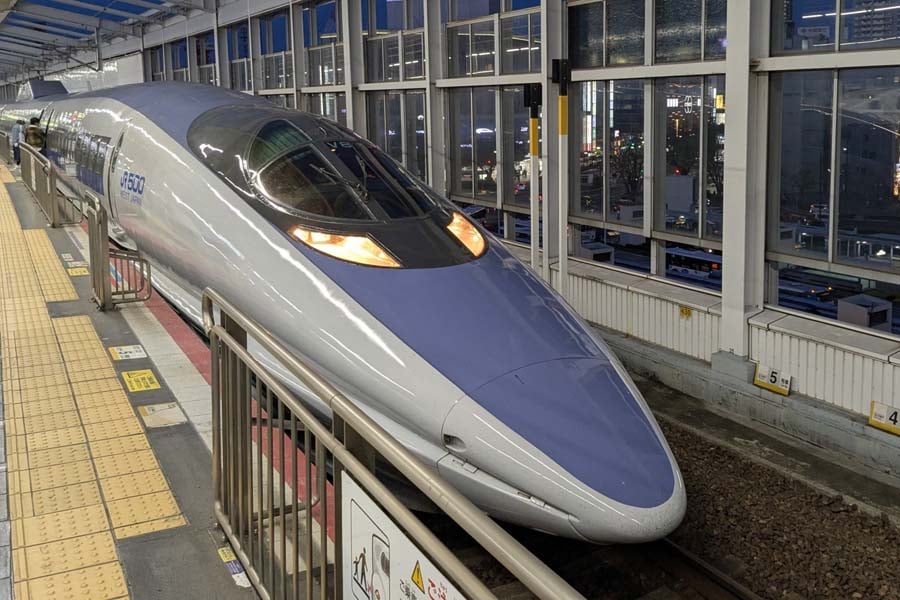 新幹線（画像：写真AC）