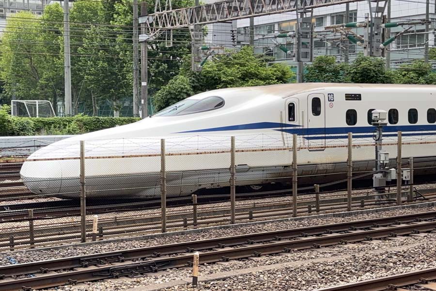 新幹線（画像：写真AC）