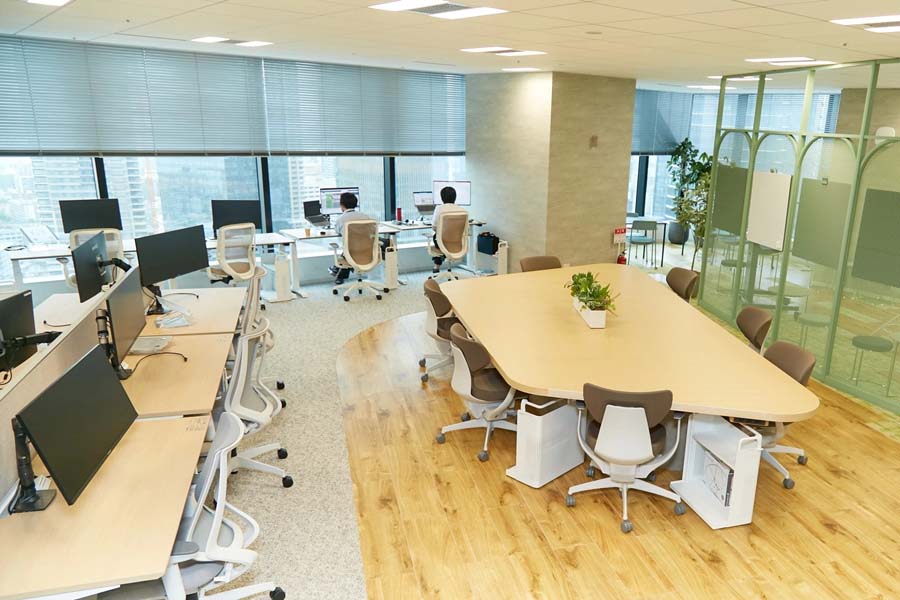 「ホンダソフトウェアスタジオ大阪」にあるWelcome table（新たに入社した社員が最初に訪れる場所）（画像：ホンダ）