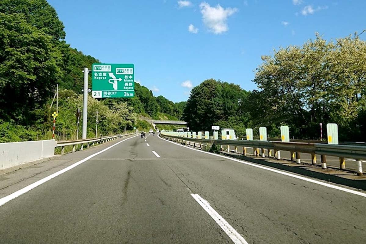 中央道諏訪IC～岡谷JCTも2025年度にリニューアル工事が実施予定（画像：都野塚也）