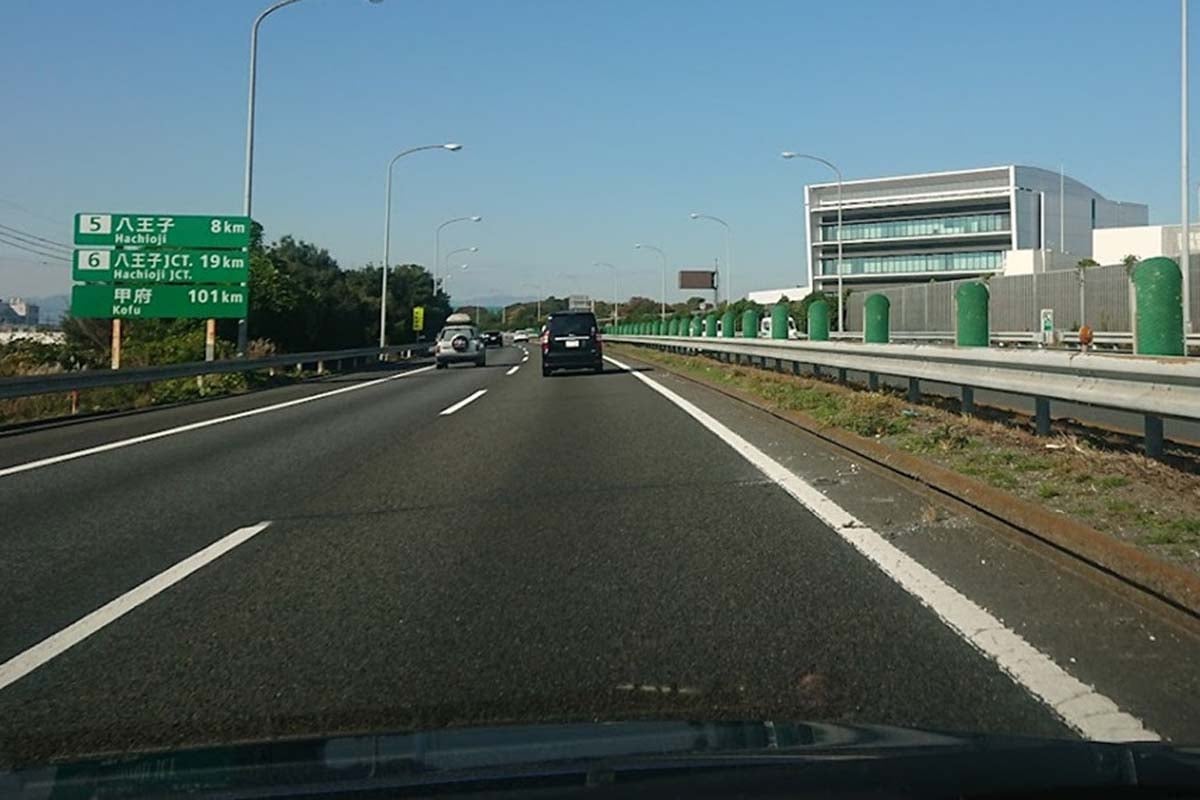 中央道調布IC～八王子ICは、すでに開通からまもなく58年を迎える（画像：都野塚也）