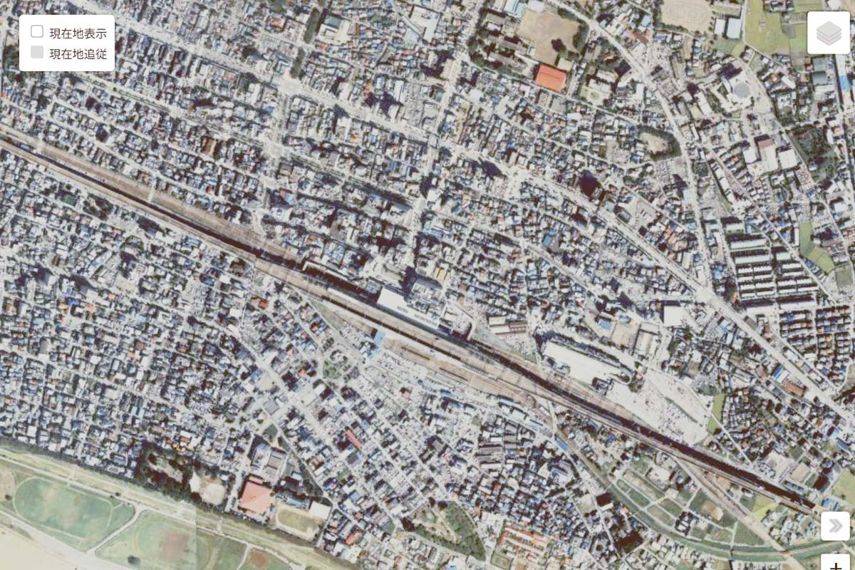1990年頃の「熊谷駅」周辺の航空写真（画像：国土地理院）