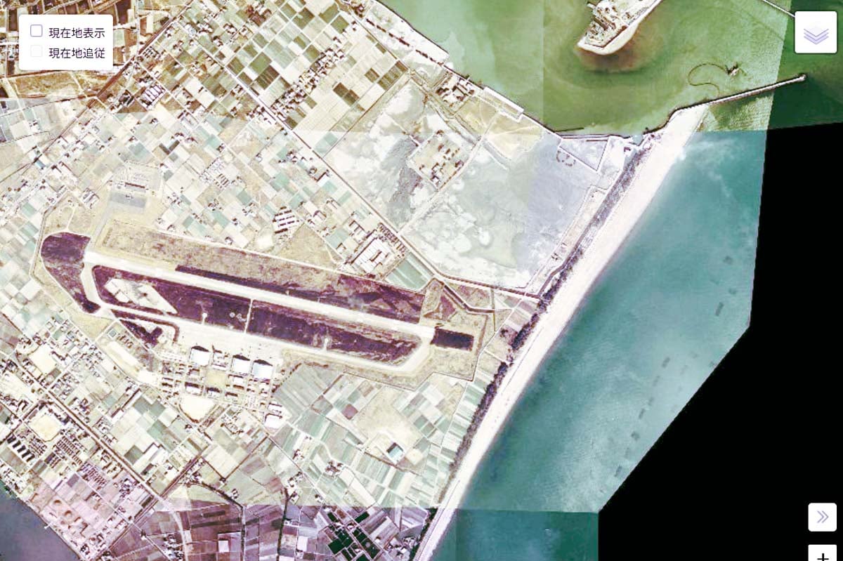 1975年頃の「徳島空港」周辺の航空写真（画像：国土地理院）