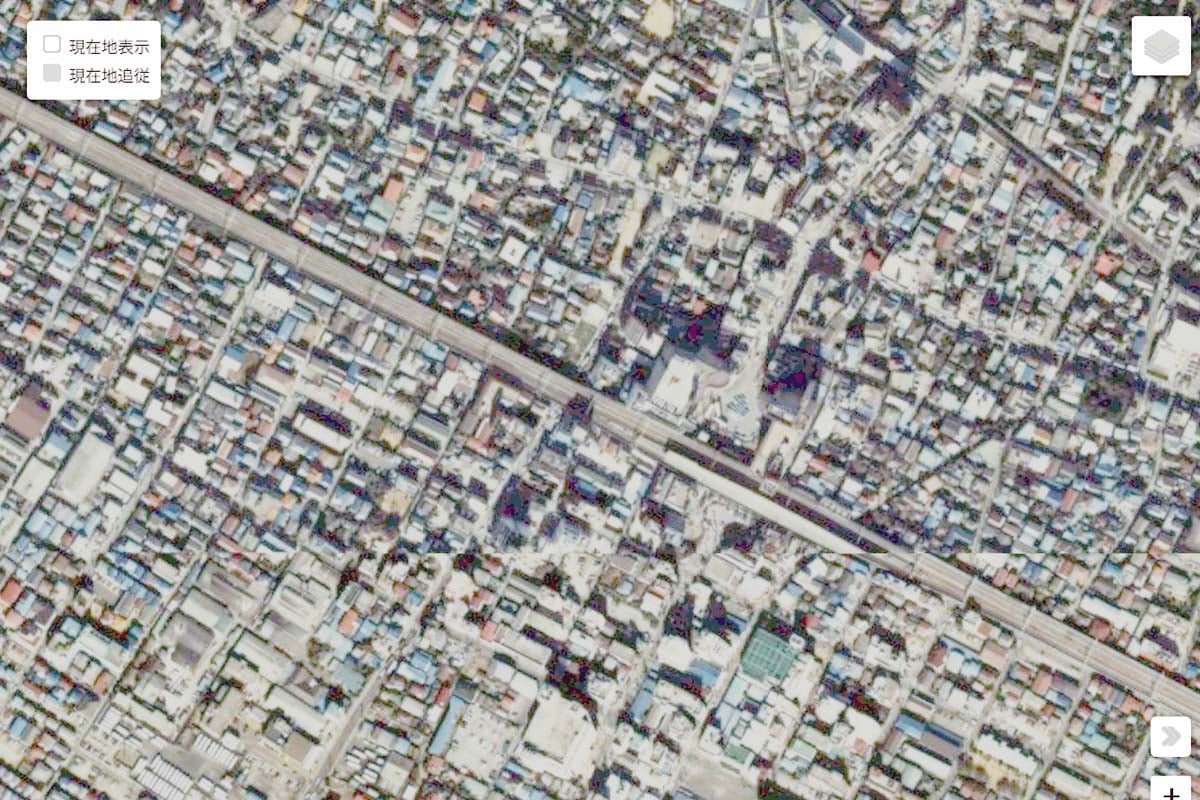 1985年頃の「本八幡駅」周辺の航空写真（画像：国土地理院）