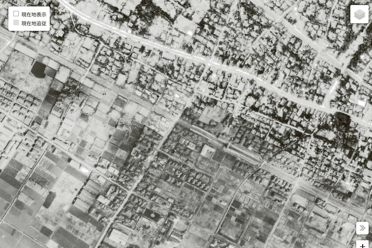 1947年頃の「本八幡駅」周辺の航空写真（画像：国土地理院）