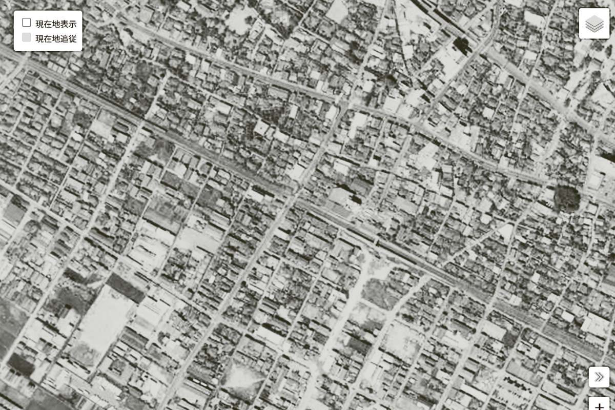 1963年頃の「本八幡駅」周辺の航空写真（画像：国土地理院）