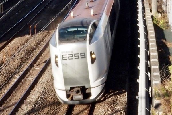 成田エクスプレス運転記念 成田エクスプレスは開業当初、千葉県内を「全駅スルー」していた