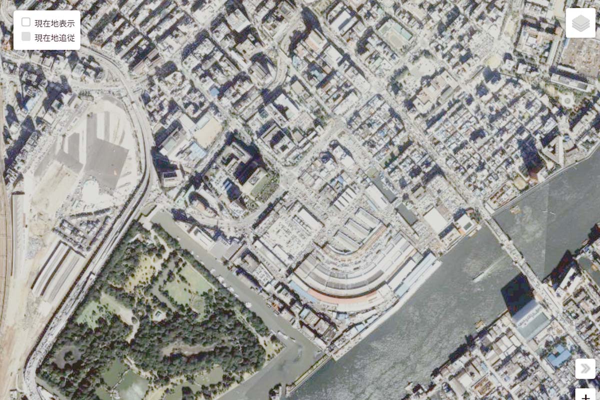 1990年頃の「築地」周辺の航空写真（画像：国土地理院）