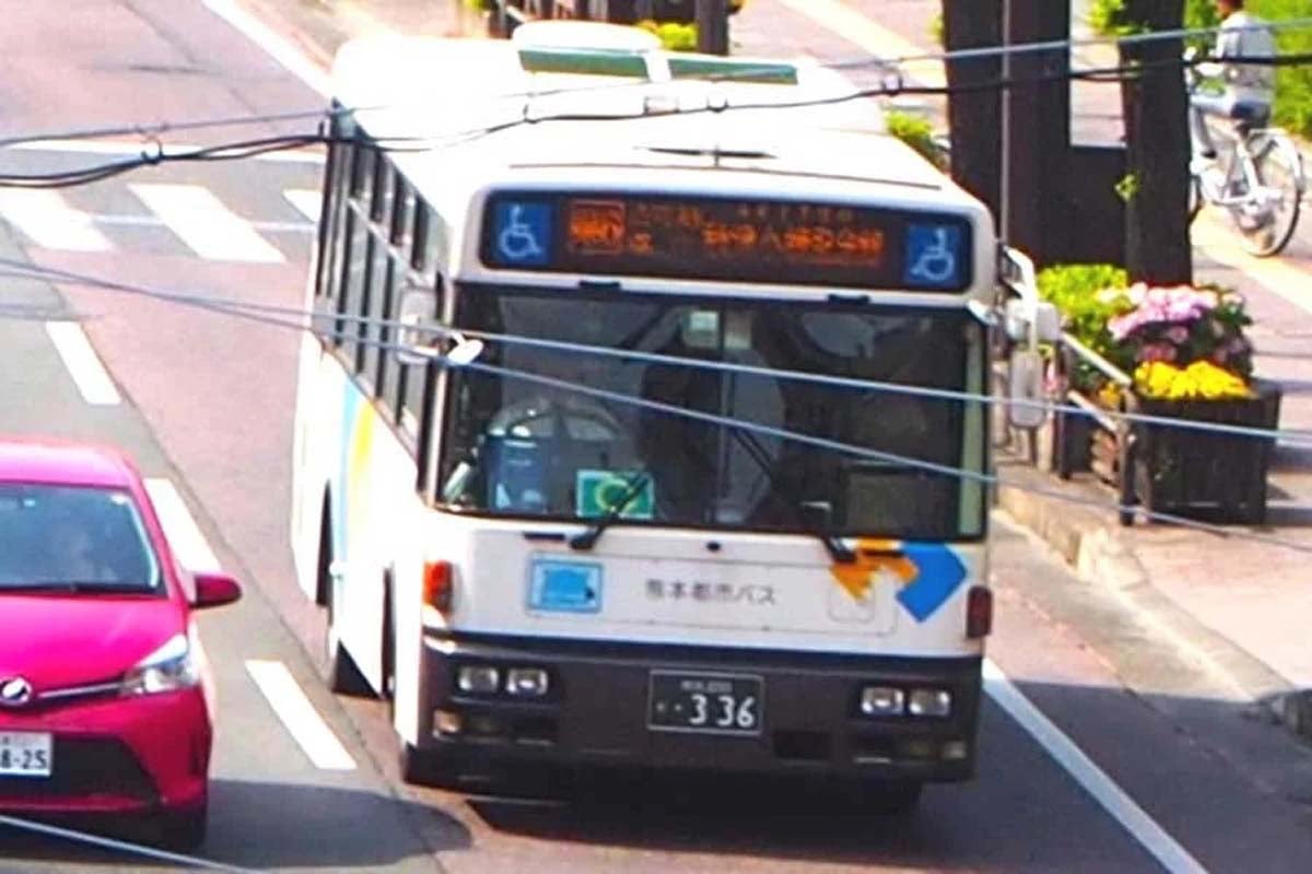 路線バス（画像：写真AC）