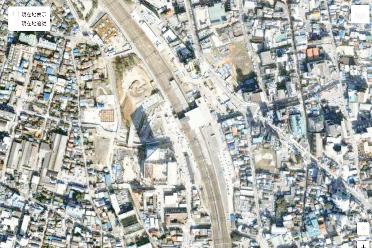 1990年頃の「川口駅」周辺の航空写真（画像：国土地理院）