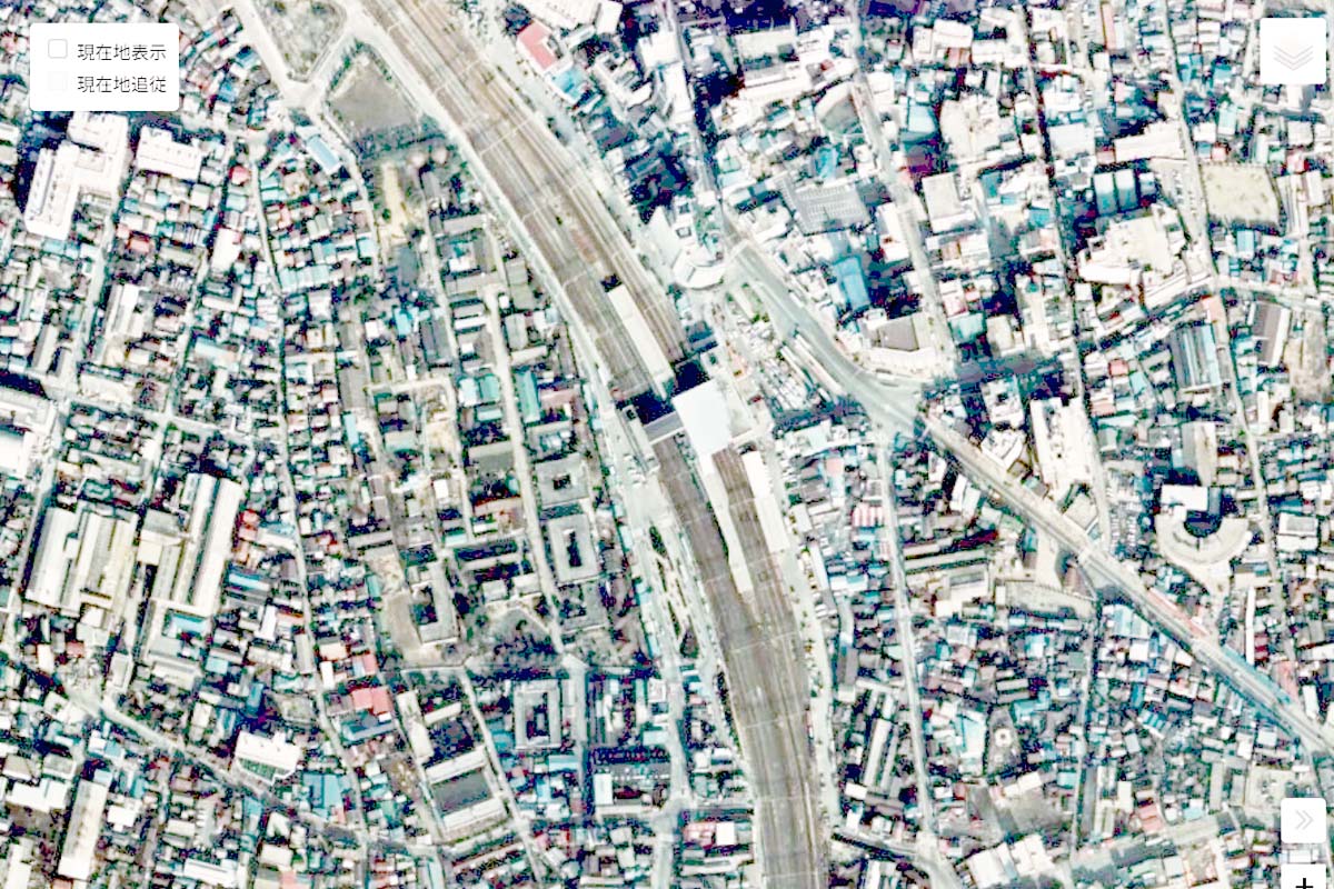 1975年頃の「川口駅」周辺の航空写真（画像：国土地理院）