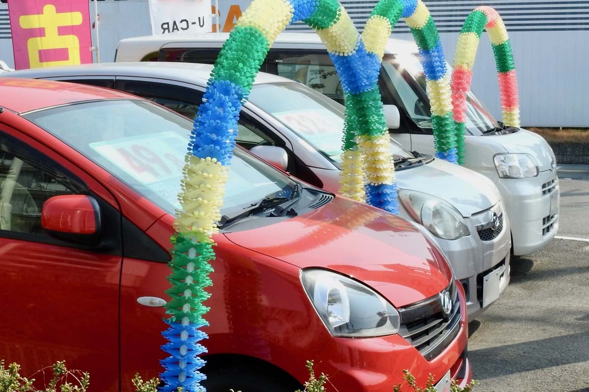 なぜ中古車購入者の55%が「値引き交渉」に挑むのか？ 81%成功の