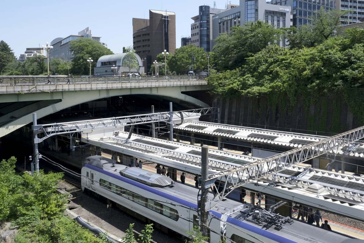 四谷見附橋と四ツ谷駅（画像：写真AC）