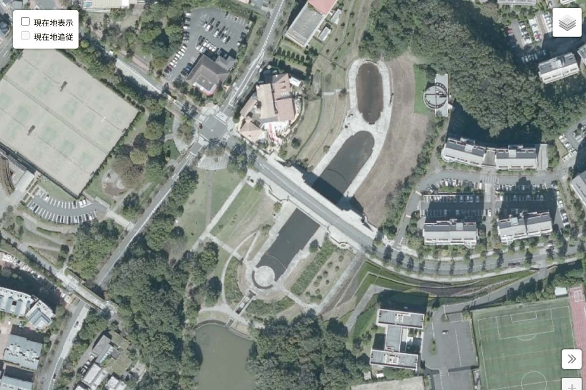 現在の「長池見附橋」周辺の様子（画像：国土地理院）