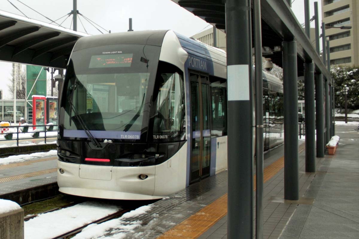 LRT(画像:写真AC)