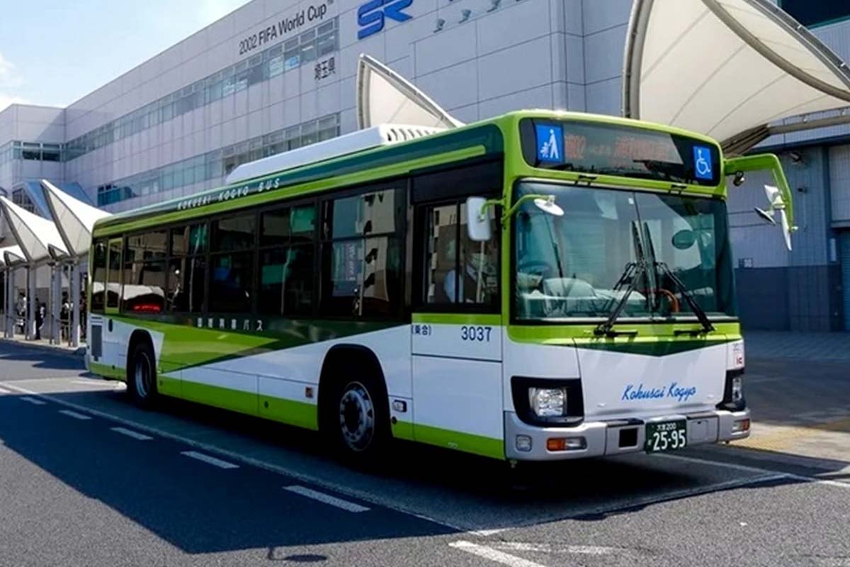 バス運転体験＆事業所見学ツアーを開催(写真：国際興業)