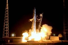 「宇宙旅行」って、結局いくらするの？ 価格破壊で進む個人旅行時代――富裕層が買う体験の資本化とは