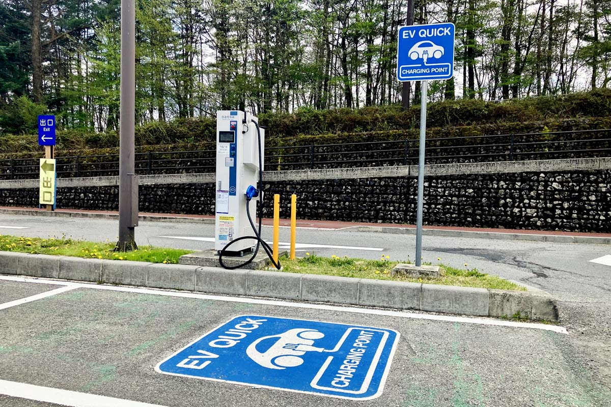 EV充電スタンド（画像：写真AC）